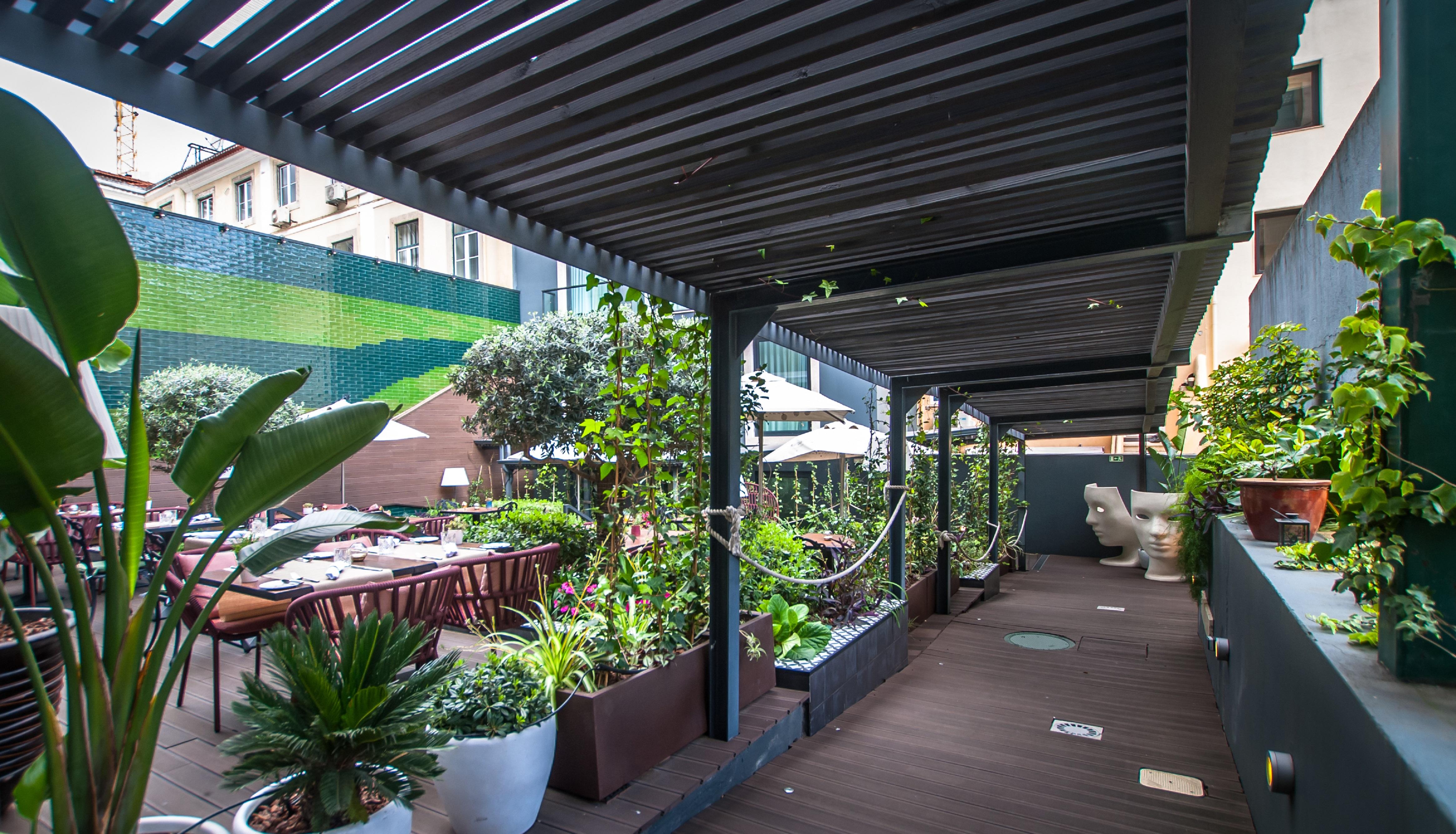 138 Liberdade Hotel Lisboa Ngoại thất bức ảnh The rooftop garden at the hotel
